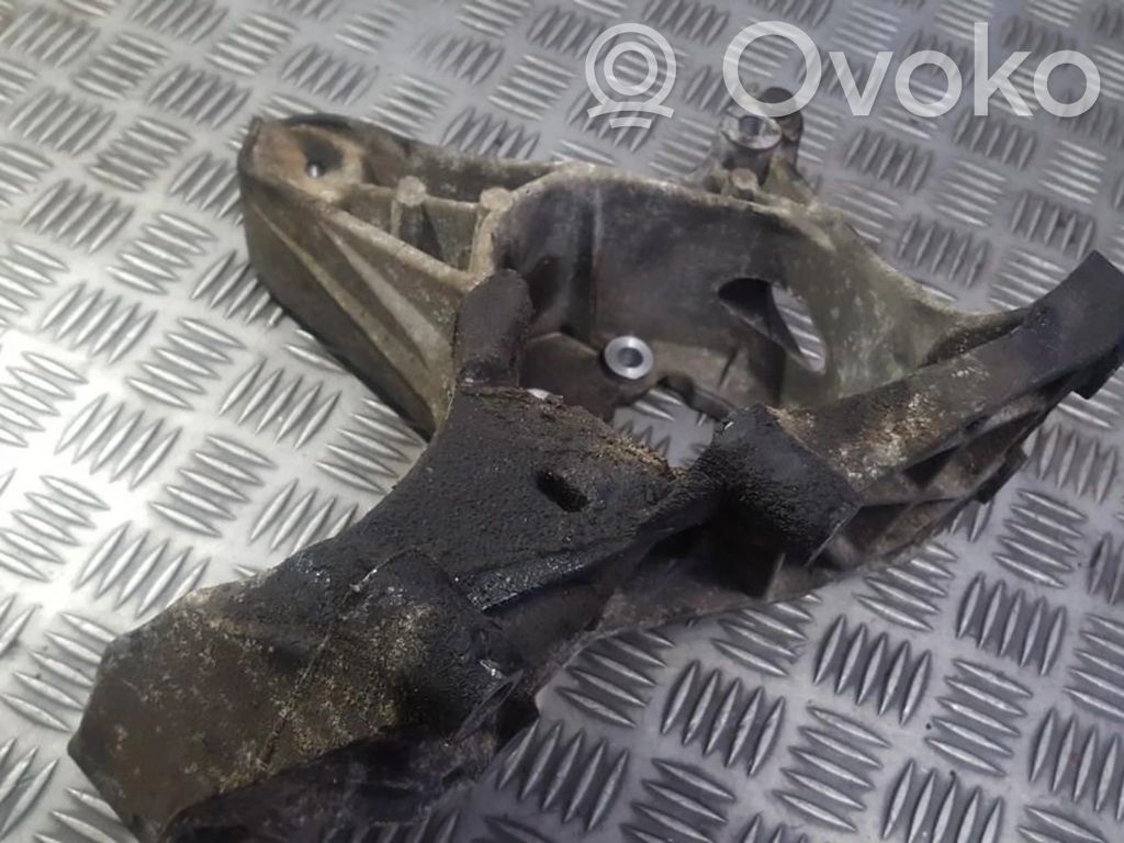 Renault Scenic I Engine mounting bracket 
