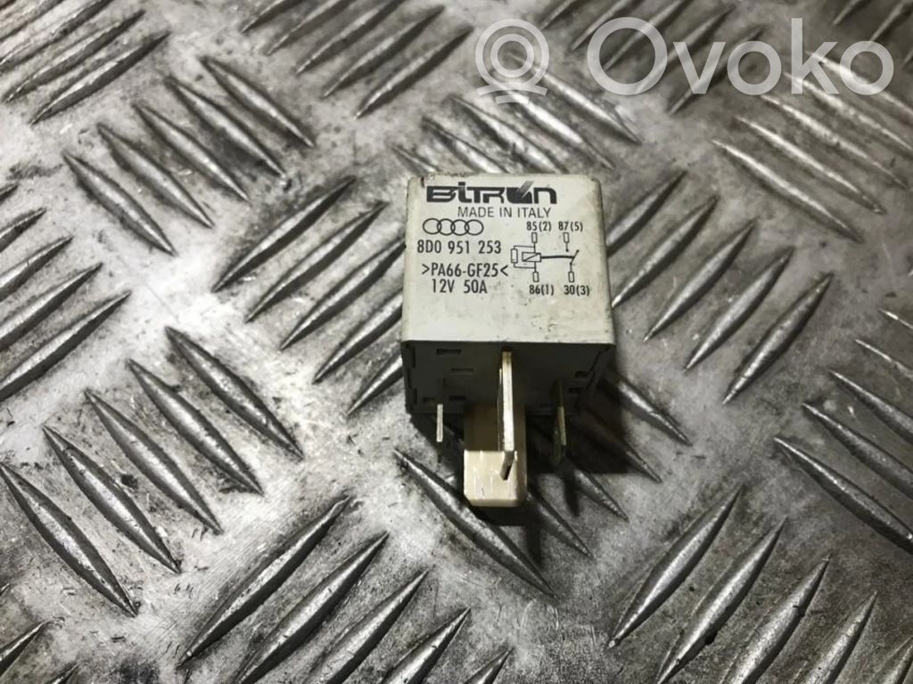 Otros relés   8D0951253,370,8D0951253