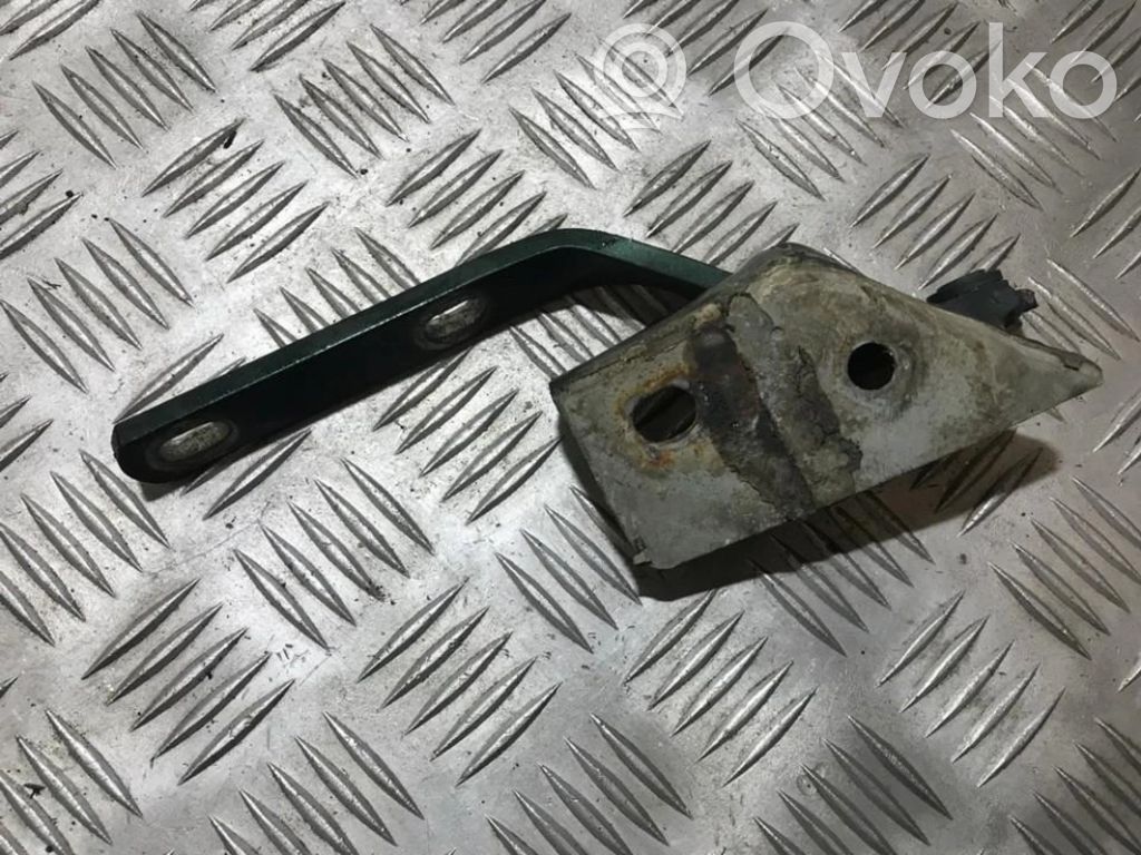 Volkswagen Golf III Zawiasy pokrywy / maski silnika 