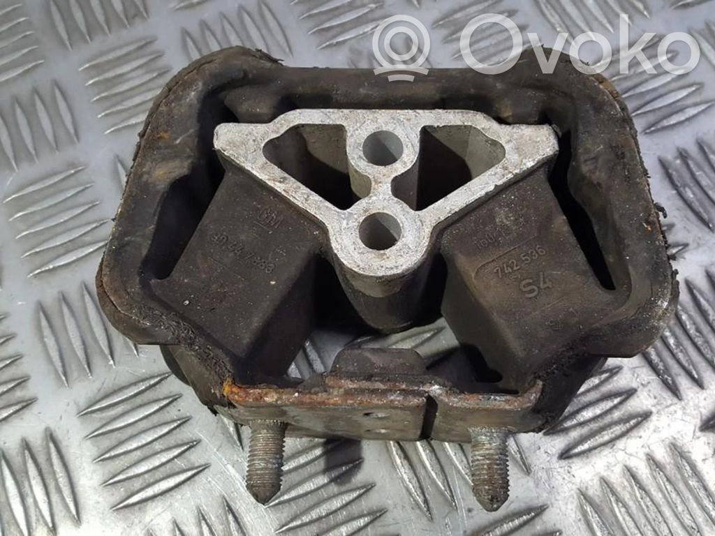 Engine mount bracket   90447883,742536,1601367,742536,90447883