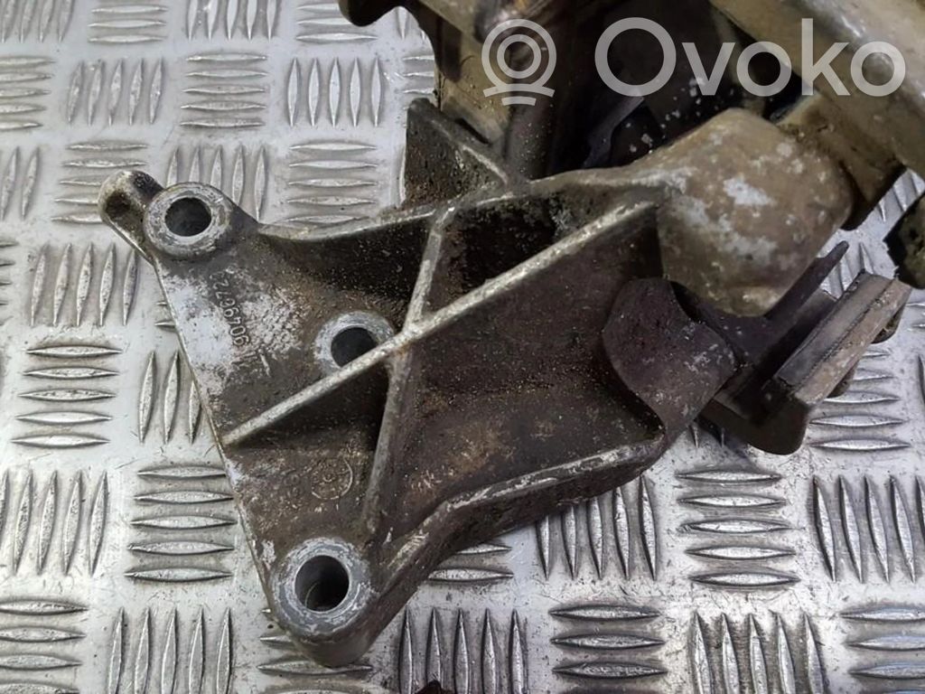 Engine mounting bracket   90496729,90496729