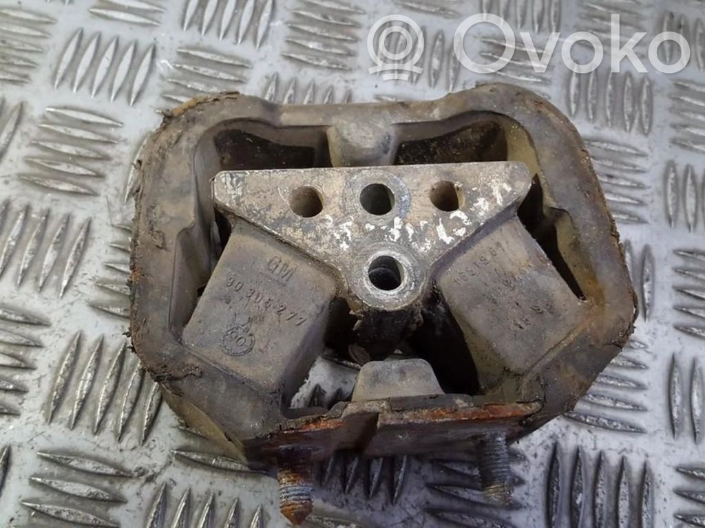 Opel Vectra A Engine mount bracket 