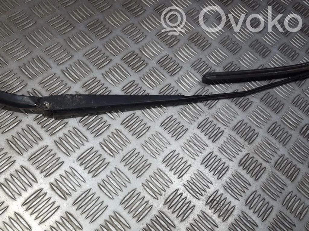 Volvo V70 Front wiper blade arm 