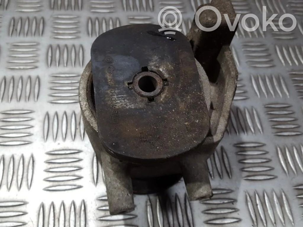Hyundai Getz Engine mount bracket 