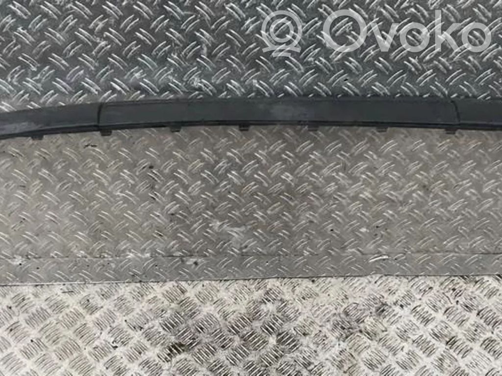 Volkswagen Golf IV Moulure de pare-chocs avant 