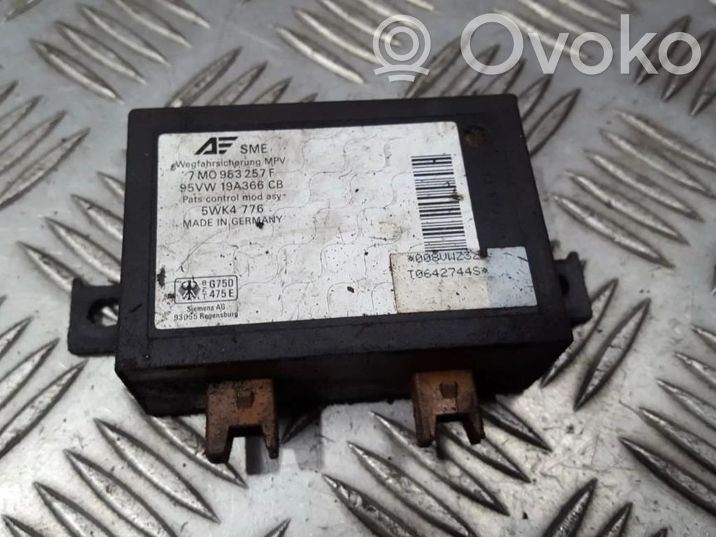 Unité de commande dispositif d'immobilisation   7M0953257F,95VW19A366CB,7M0953257F,95VW19A366CB
