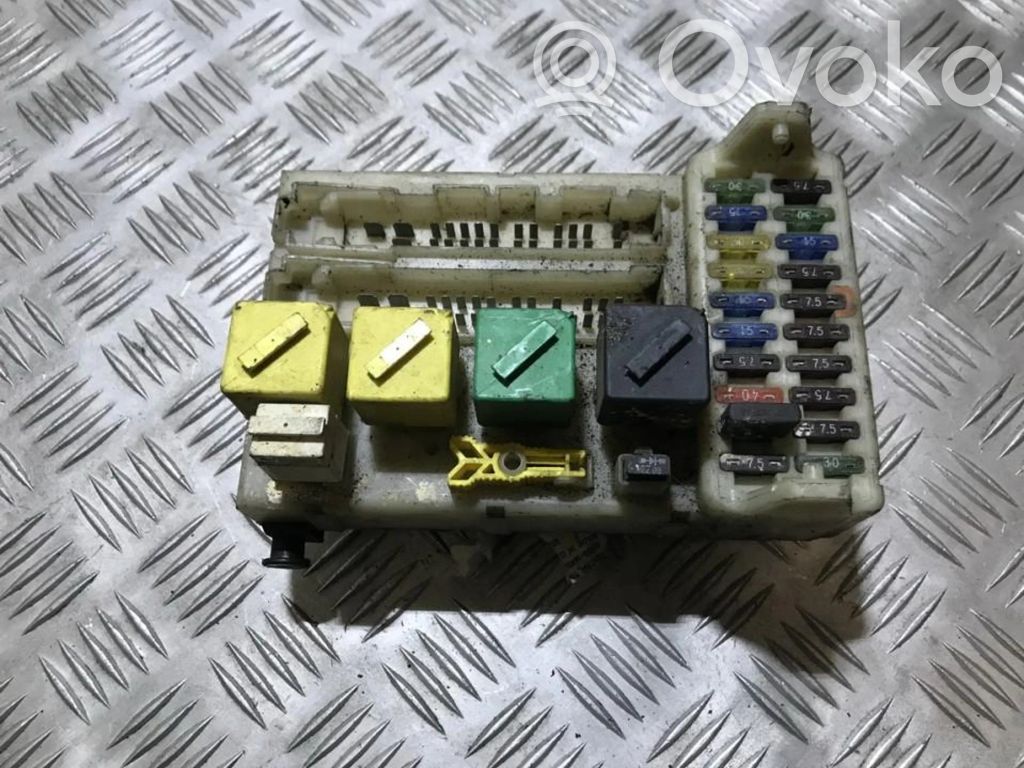 Ford Mondeo MK I Skrzynka bezpieczników / Komplet 