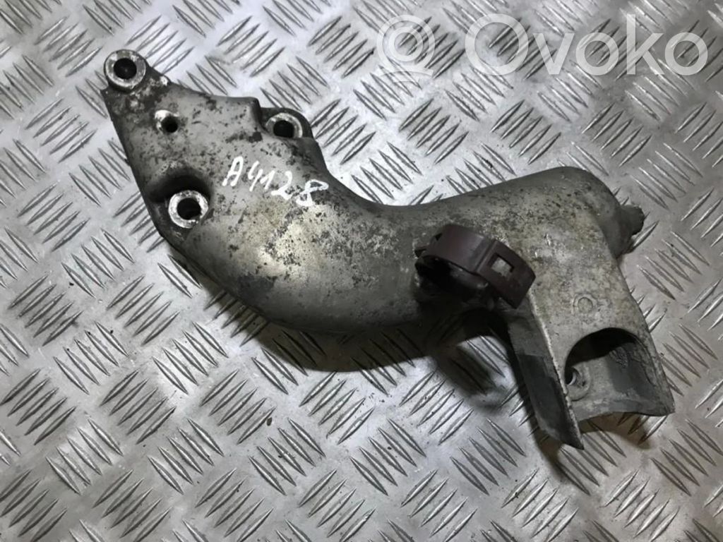 Peugeot 206 Engine mounting bracket 