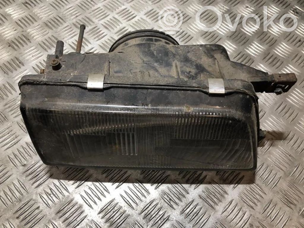Nissan Sunny Lampa przednia 