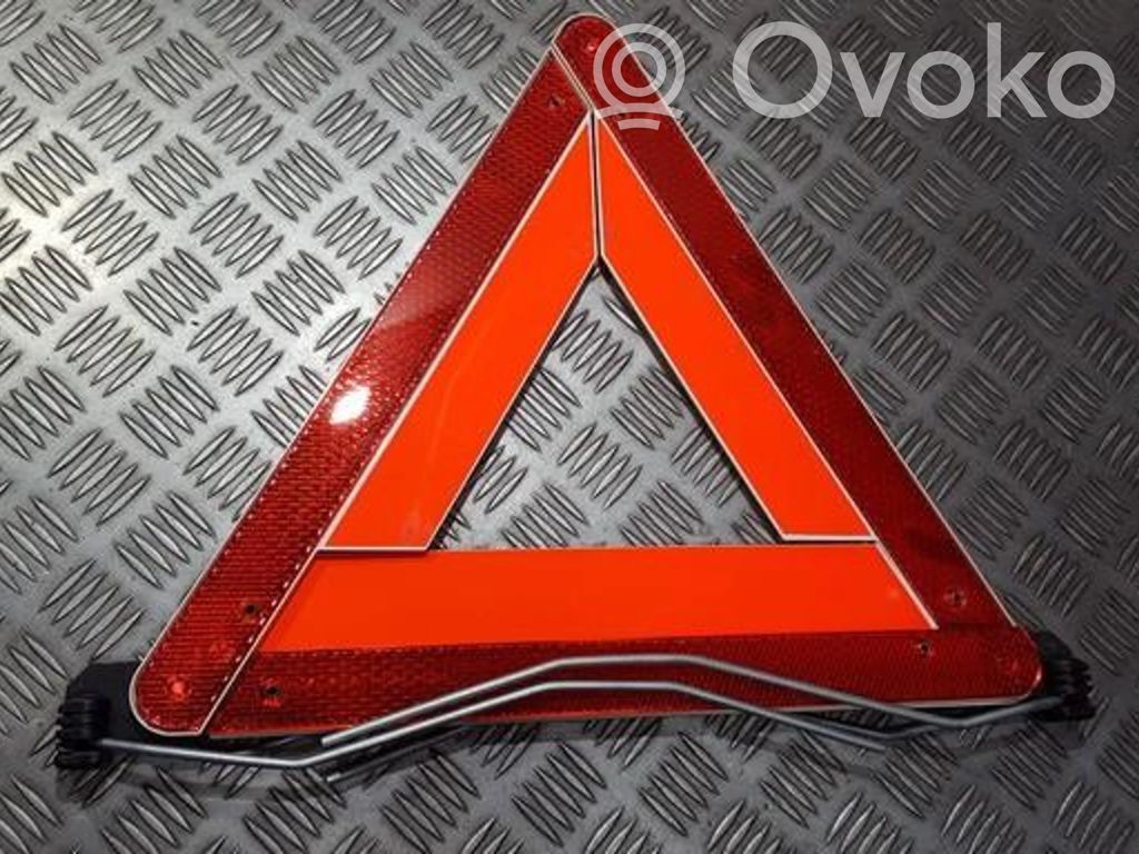 Audi A4 S4 B5 8D Varoituskolmio 