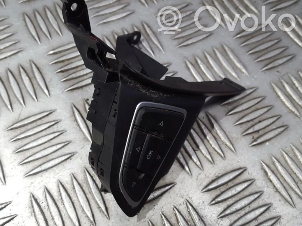 Ford Focus Butoane/comutatoare pe volan 