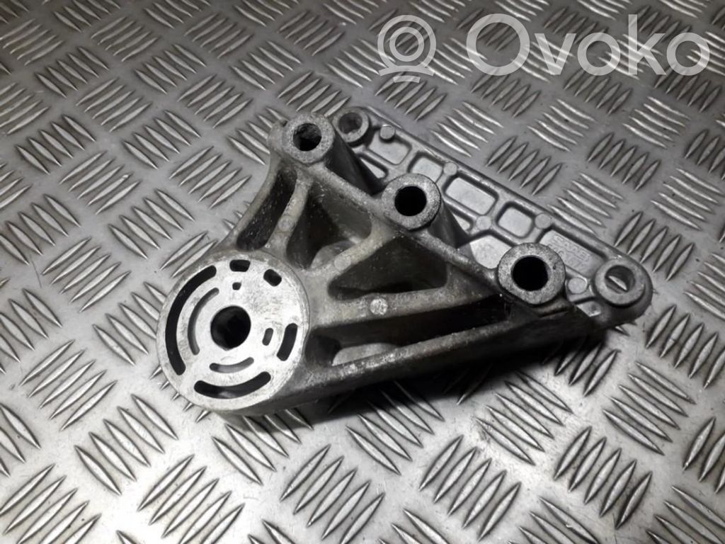 Saab 9-5 Engine mounting bracket 