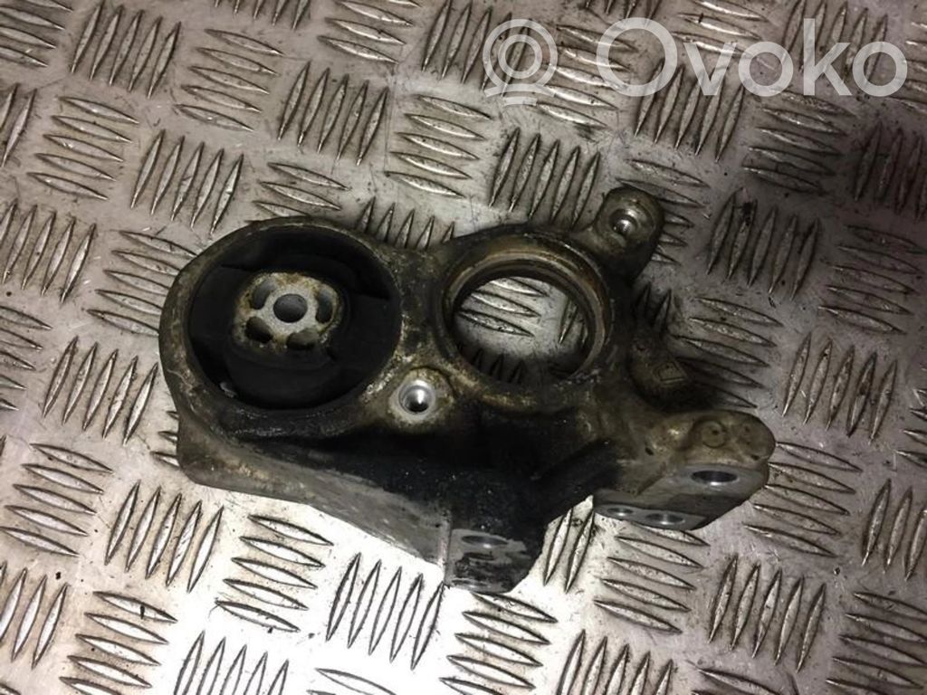Peugeot 308 Engine mounting bracket 