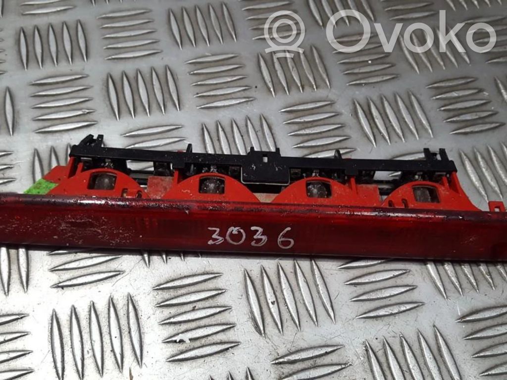 Kolmas/lisäjarruvalo   3834,3834