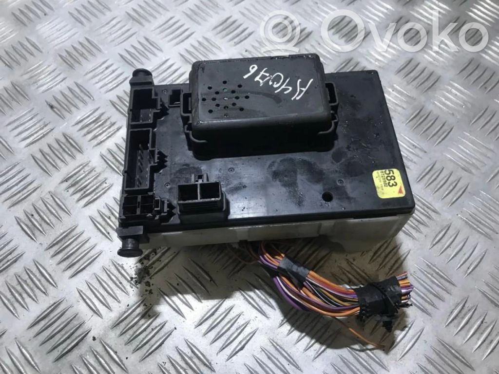 Ford Mondeo MK II Skrzynka bezpieczników / Komplet 