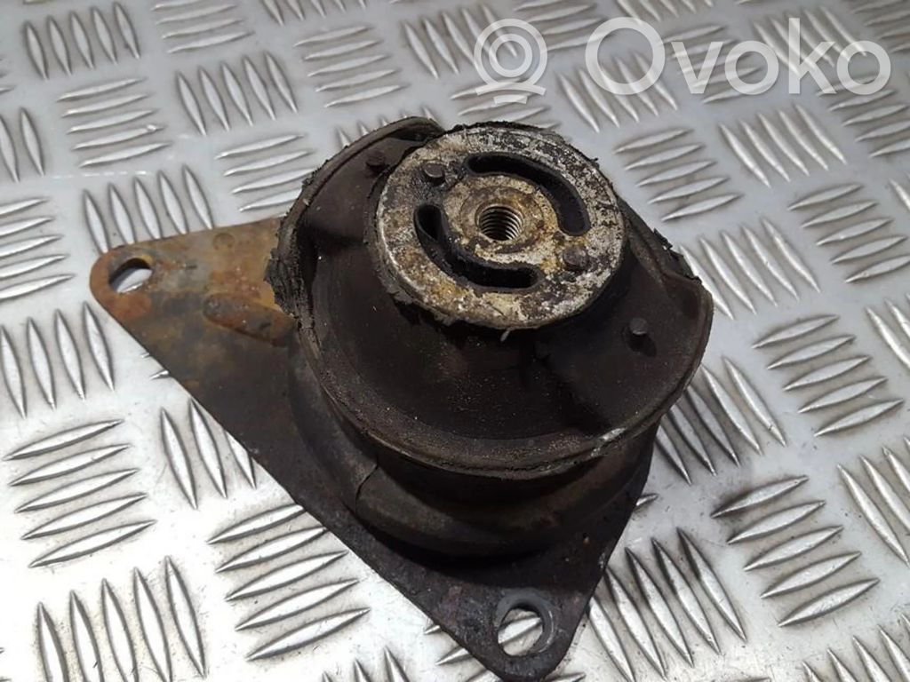 Volkswagen Polo III 6N 6N2 6NF Engine mount bracket 