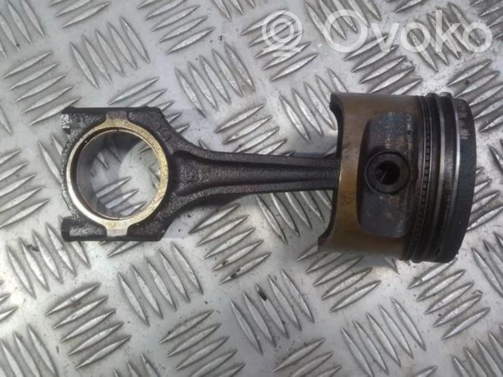 Opel Corsa B Piston avec bielle 