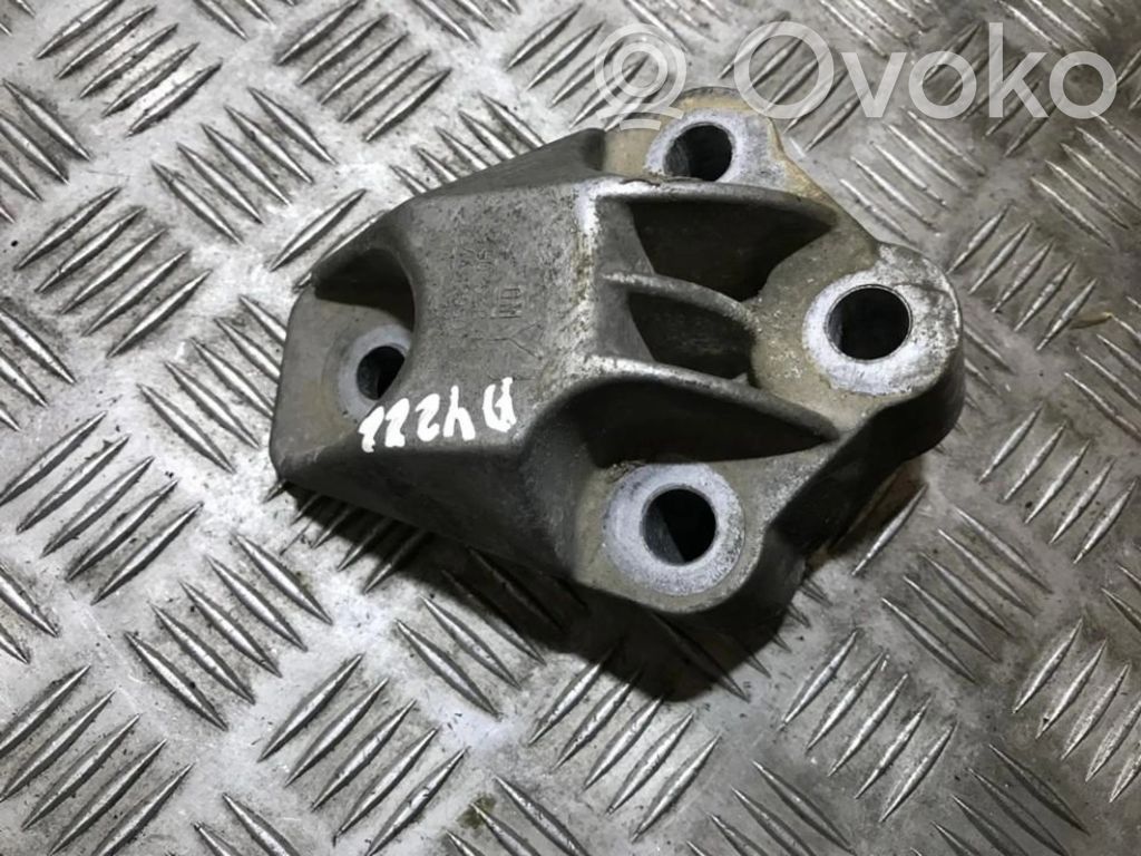 Opel Vectra B Engine mounting bracket 