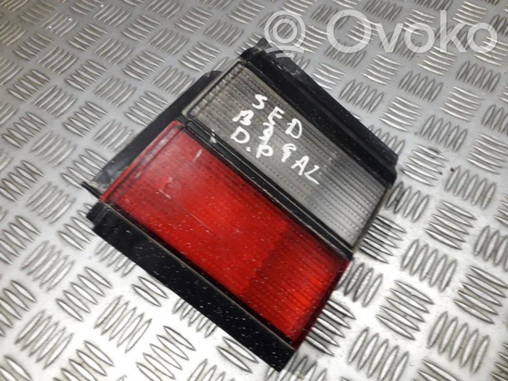 Volkswagen PASSAT B3 Luci posteriori del portellone del bagagliaio 