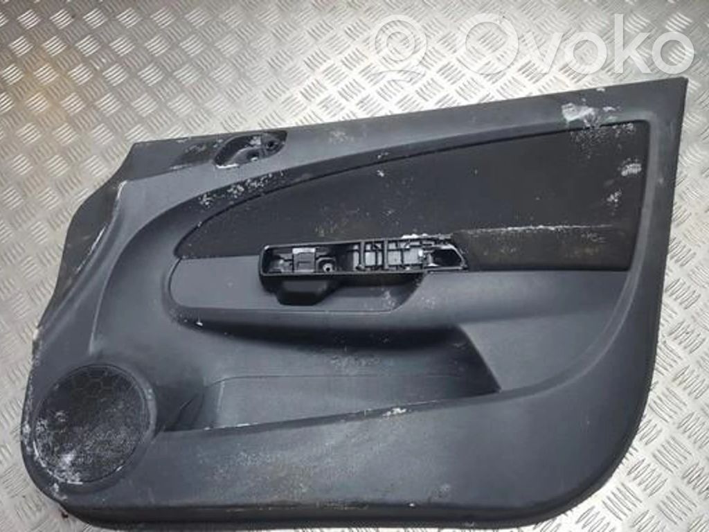 Opel Corsa D Apšuvums aizmugurējām durvīm 