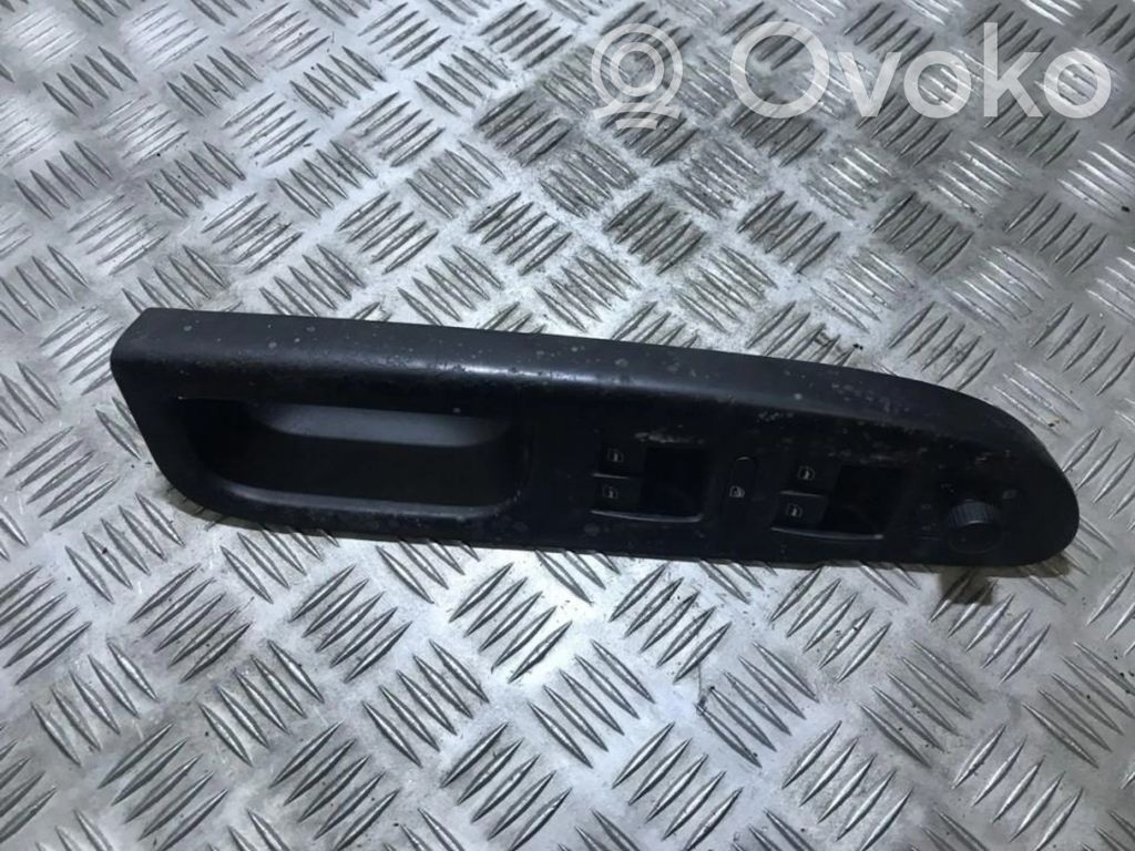 Volkswagen PASSAT B6 Przyciski szyb 