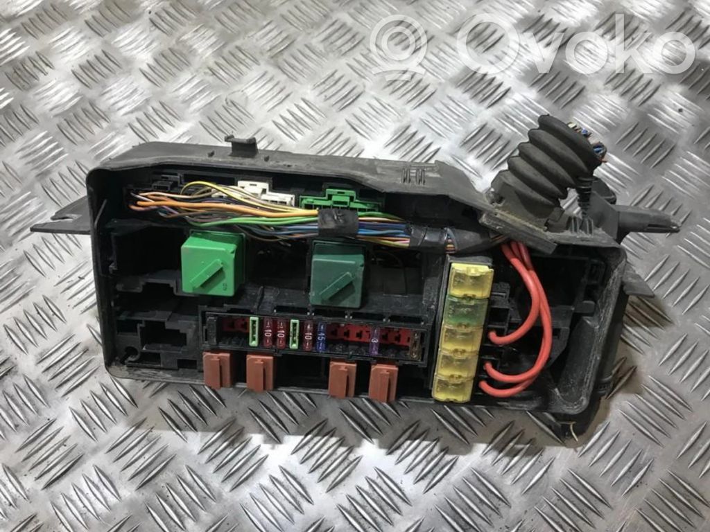 Ford Fiesta Skrzynka bezpieczników / Komplet 