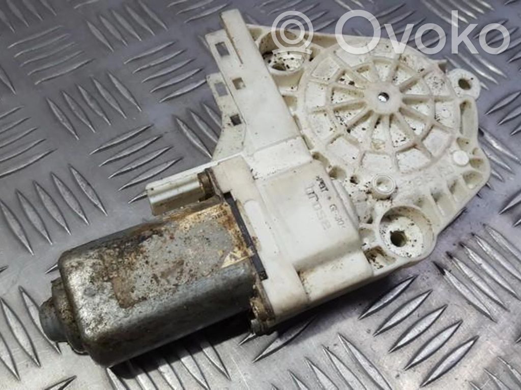 Citroen C8 Motor del regulador de la ventanilla de la puerta delantera 