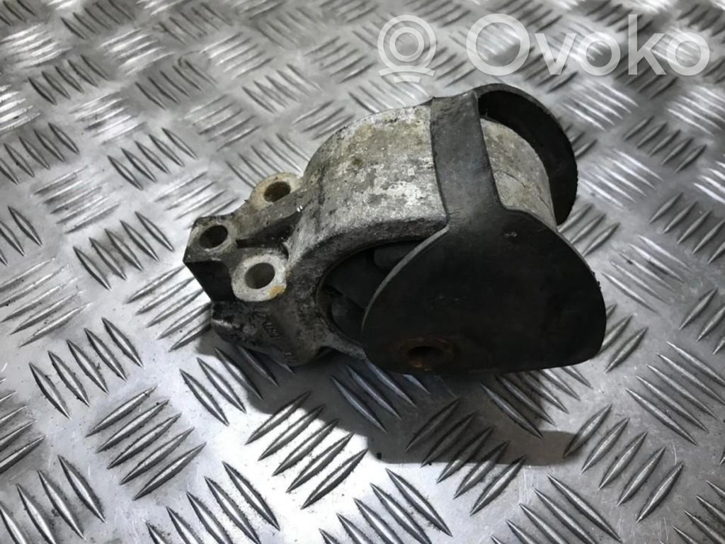 Engine mount bracket   3318090,3318090