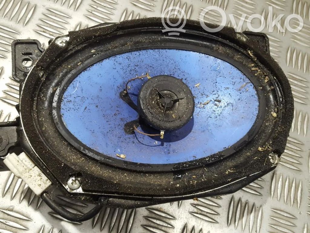 KIA Sedona Etuoven kaiutin 