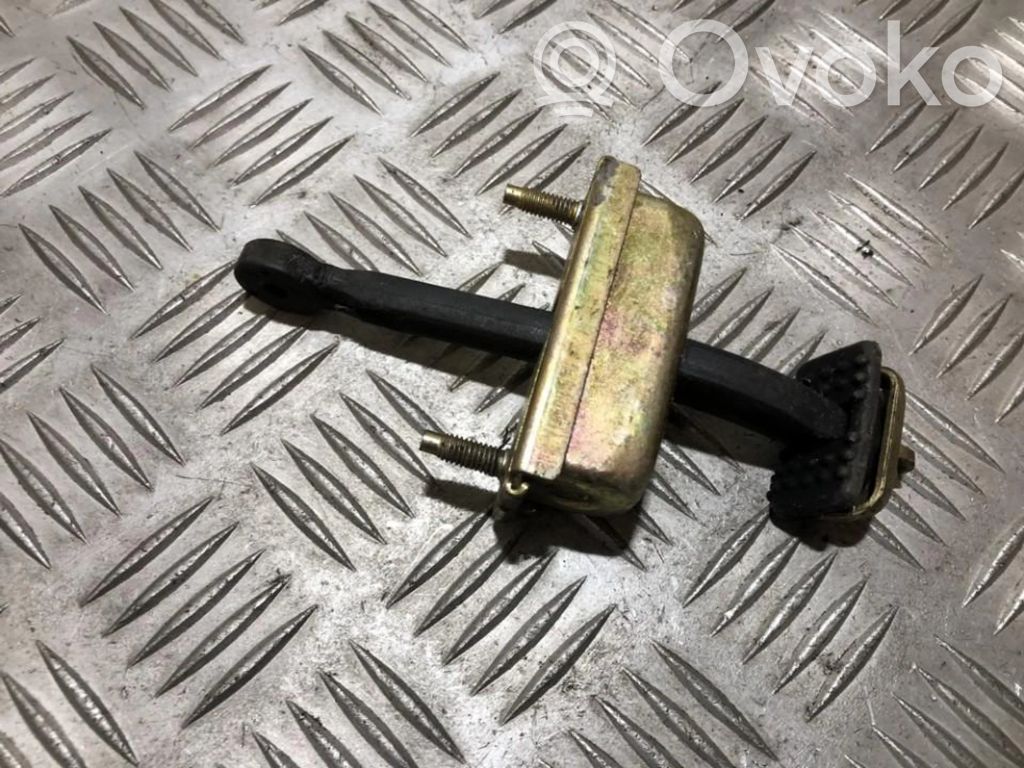 Mazda 626 Takaoven pidätin 