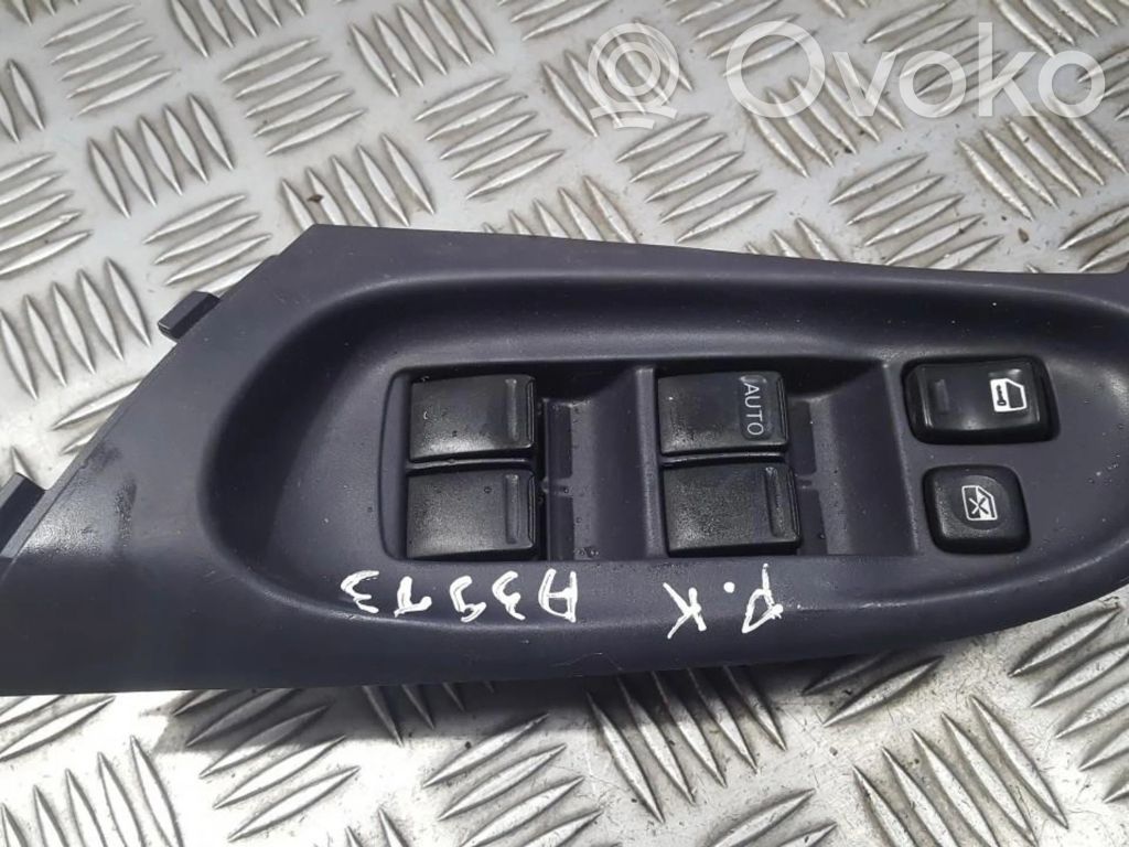Nissan Almera N16 Przyciski szyb 