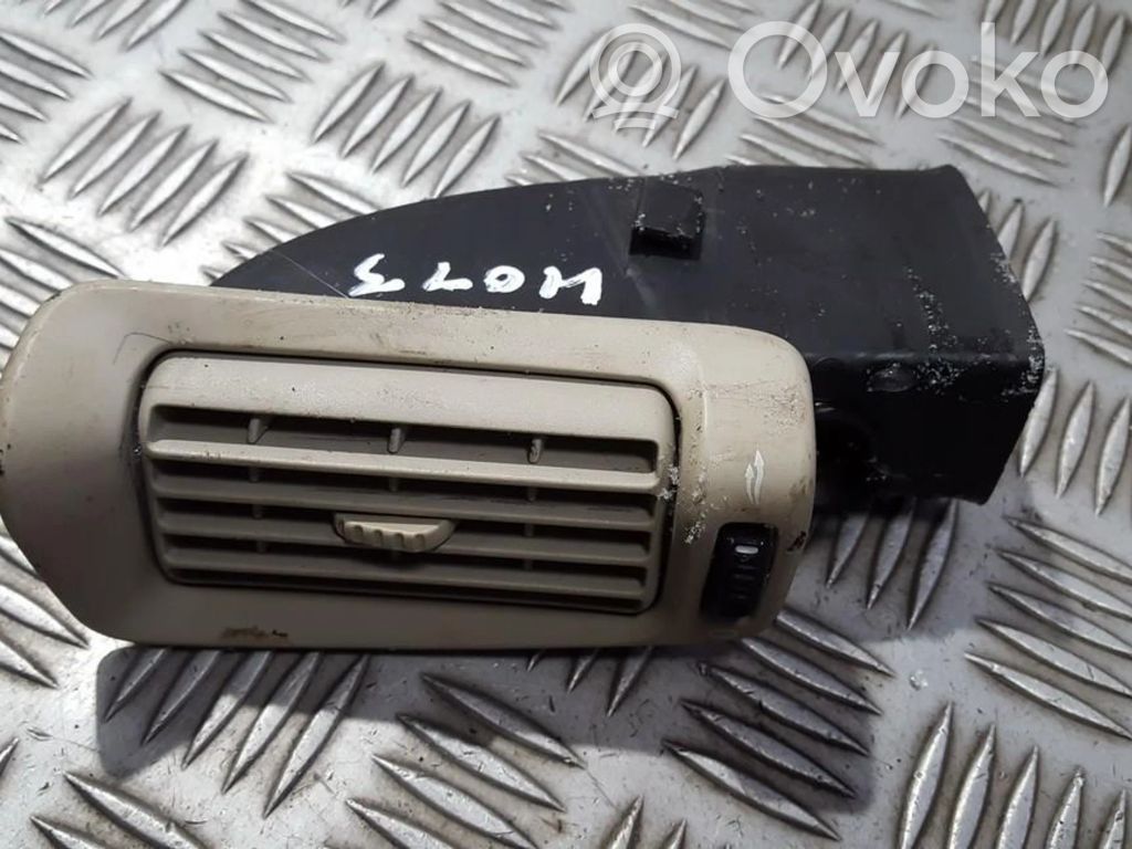 Grille d'aération centrale   9158448,9158448