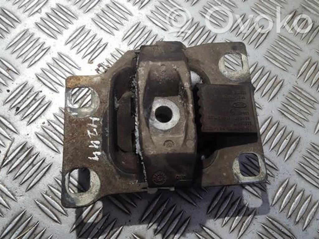 Ford Focus Engine mount bracket 