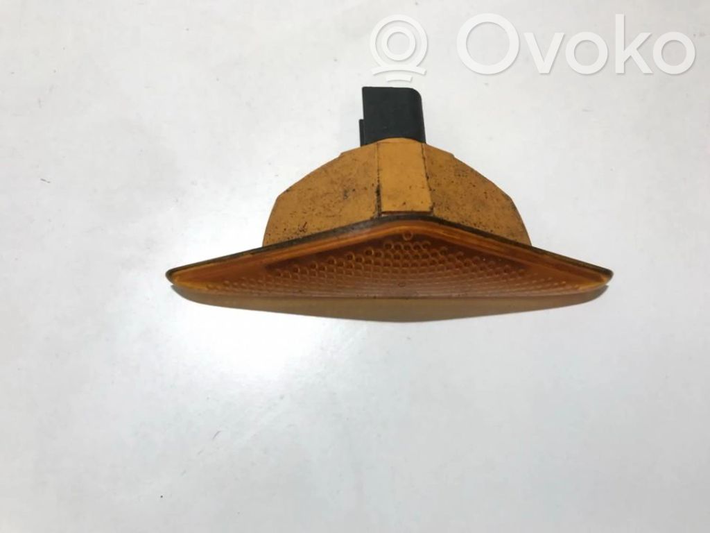 Ford Mondeo Mk III Semnalizator bară față 