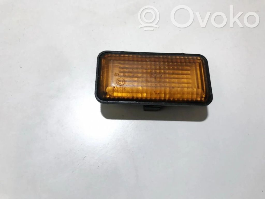 Volkswagen Golf III Semnalizator bară față 