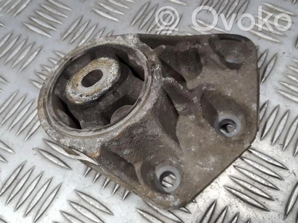 Audi A4 S4 B7 8E 8H Moottorin kiinnikekorvake