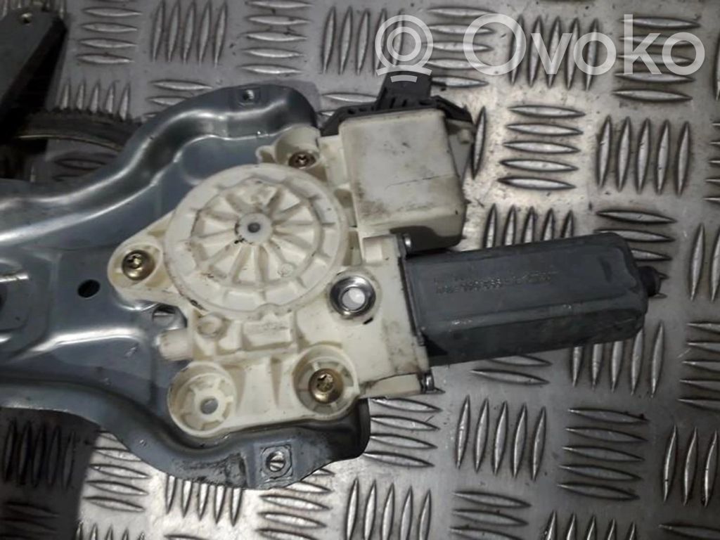 Toyota Avensis T250 Motorino alzacristalli della portiera anteriore 