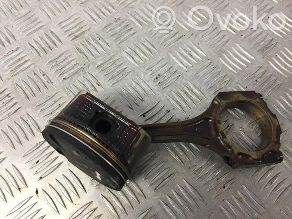 Piston avec bielle