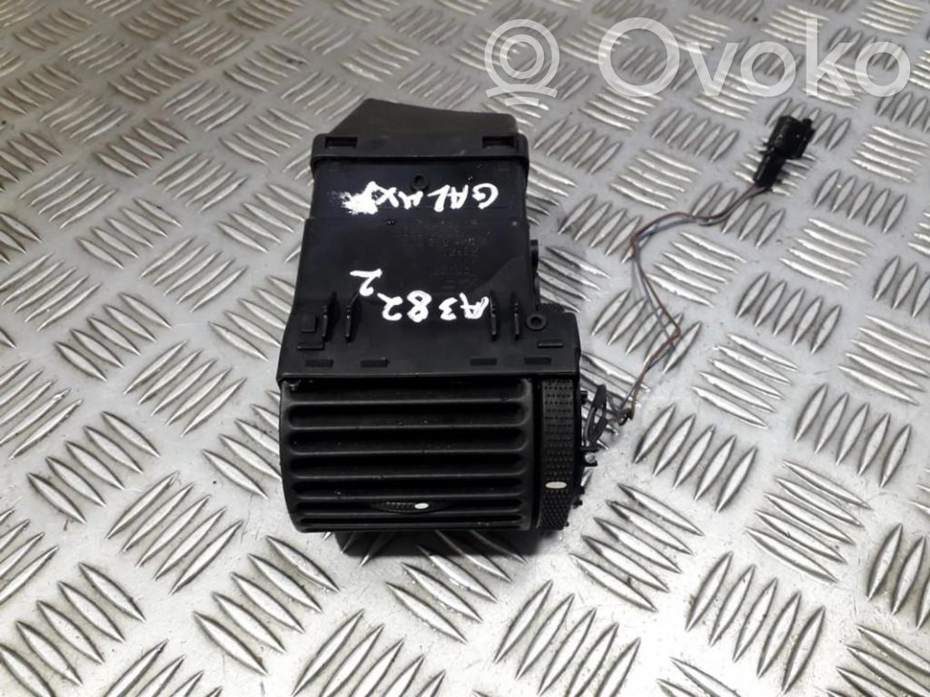 Rejilla de ventilación central del panel   7M5819404,YM21A018B08AW,7M5819404,YM21A018B08AW