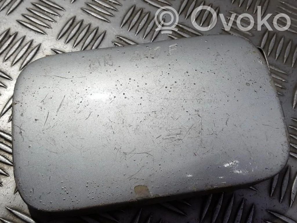 Mercedes-Benz E W210 Sportello del serbatoio del carburante 