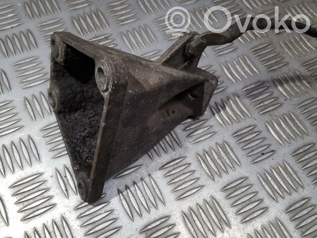 Audi A6 S6 C5 4B Engine mounting bracket 