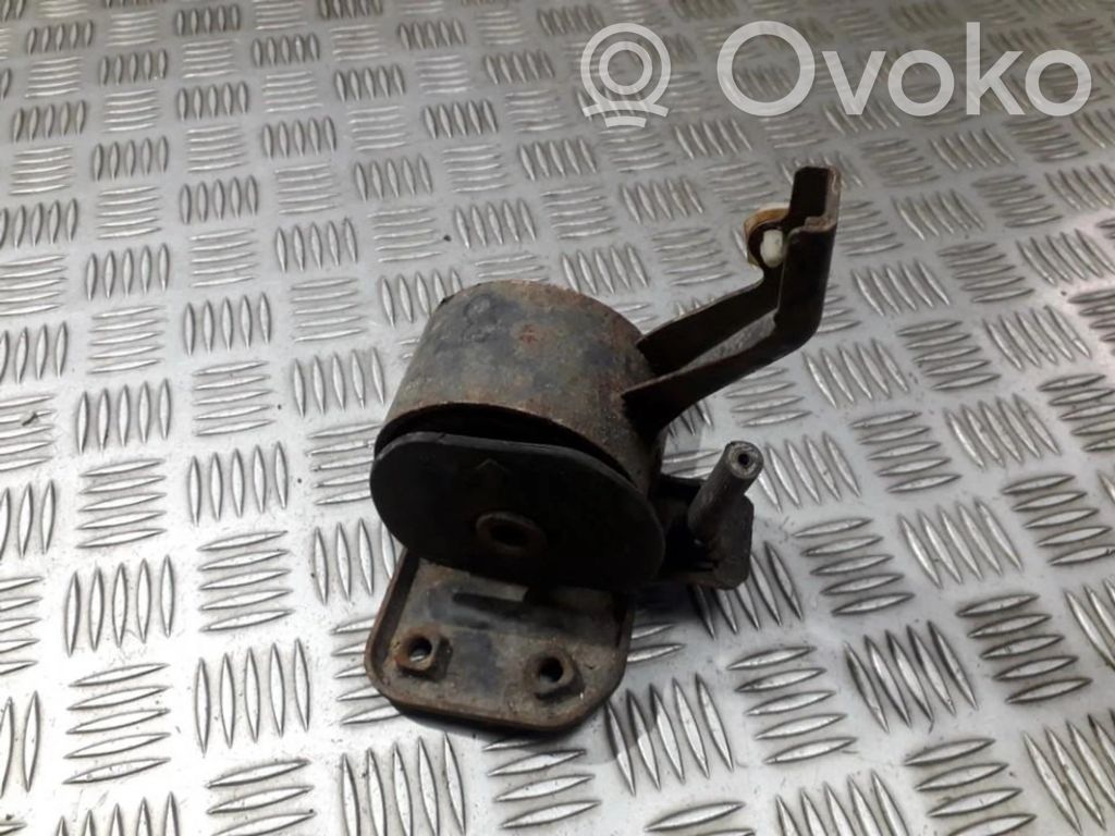 Hyundai Coupe Engine mount bracket 