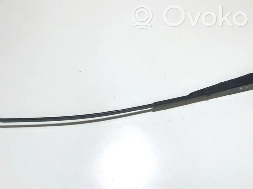 Front wiper blade arm