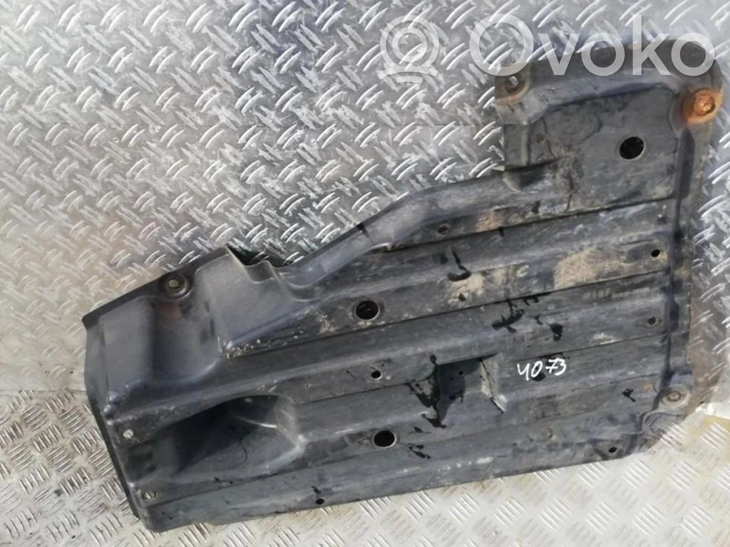 Placa protectora/protector antisalpicaduras motor   583980F010,583980F010,583980F010,583980F010