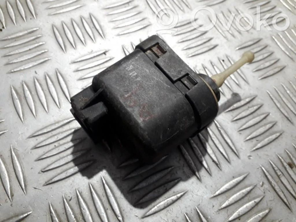Audi A4 S4 B5 8D Moteur de réglage du niveau des phares 