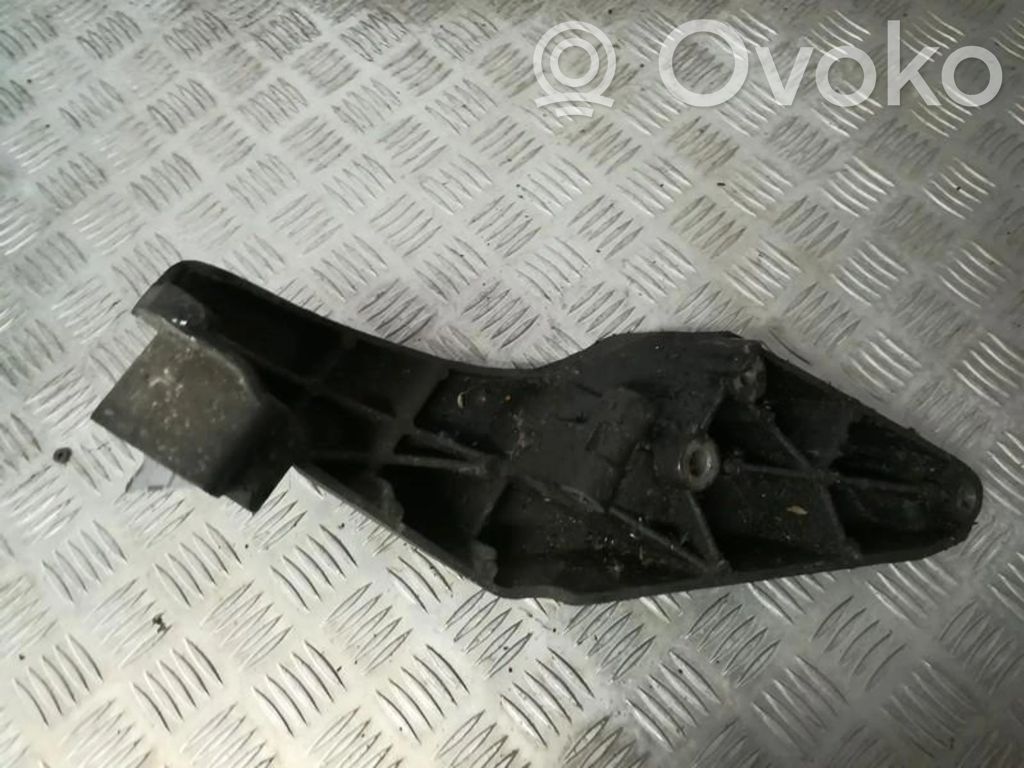 Opel Vectra B Engine mounting bracket 