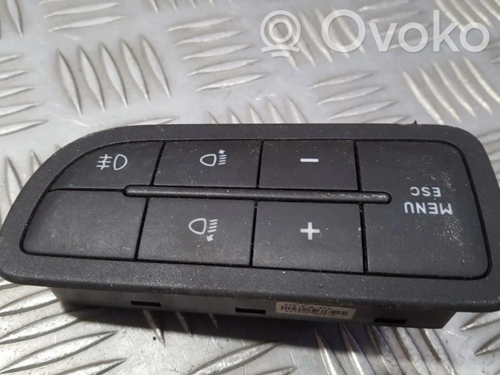Fiat Grande Punto Przycisk / Pokrętło regulacji świateł 