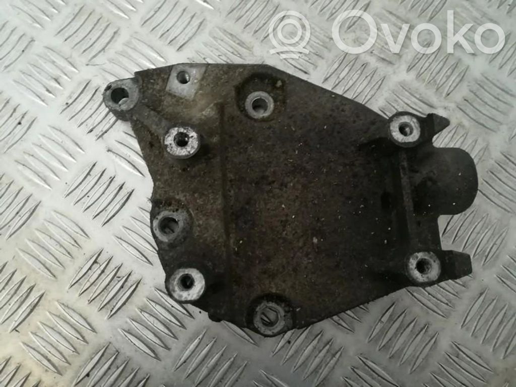 Chrysler Stratus Engine mounting bracket 