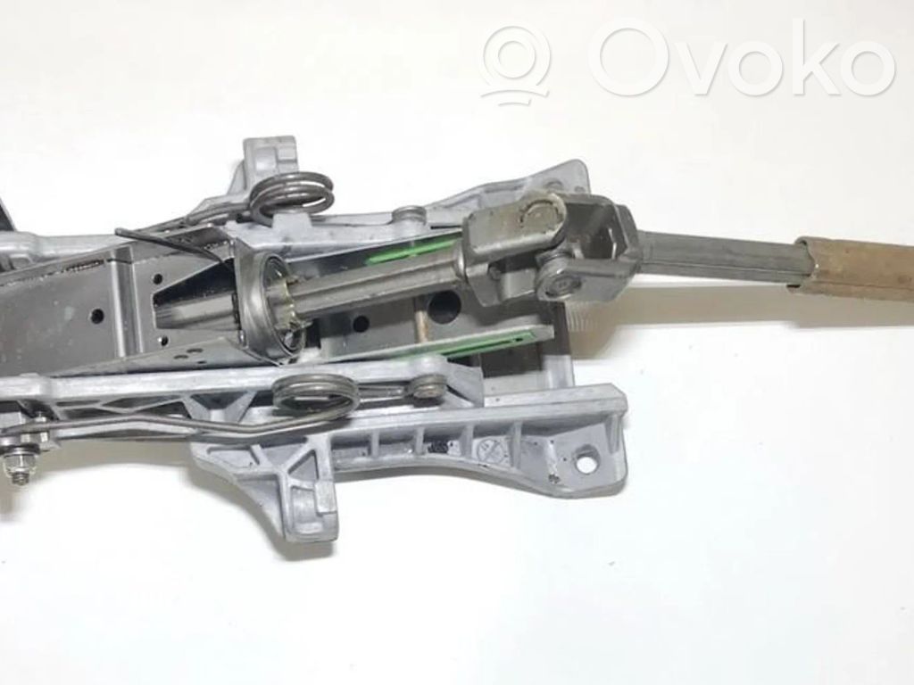 Ford Focus Steering wheel axle 