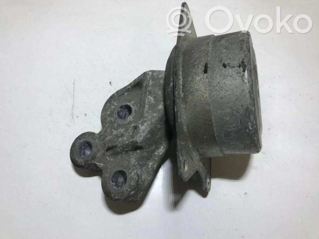Engine mount bracket   V55,V55